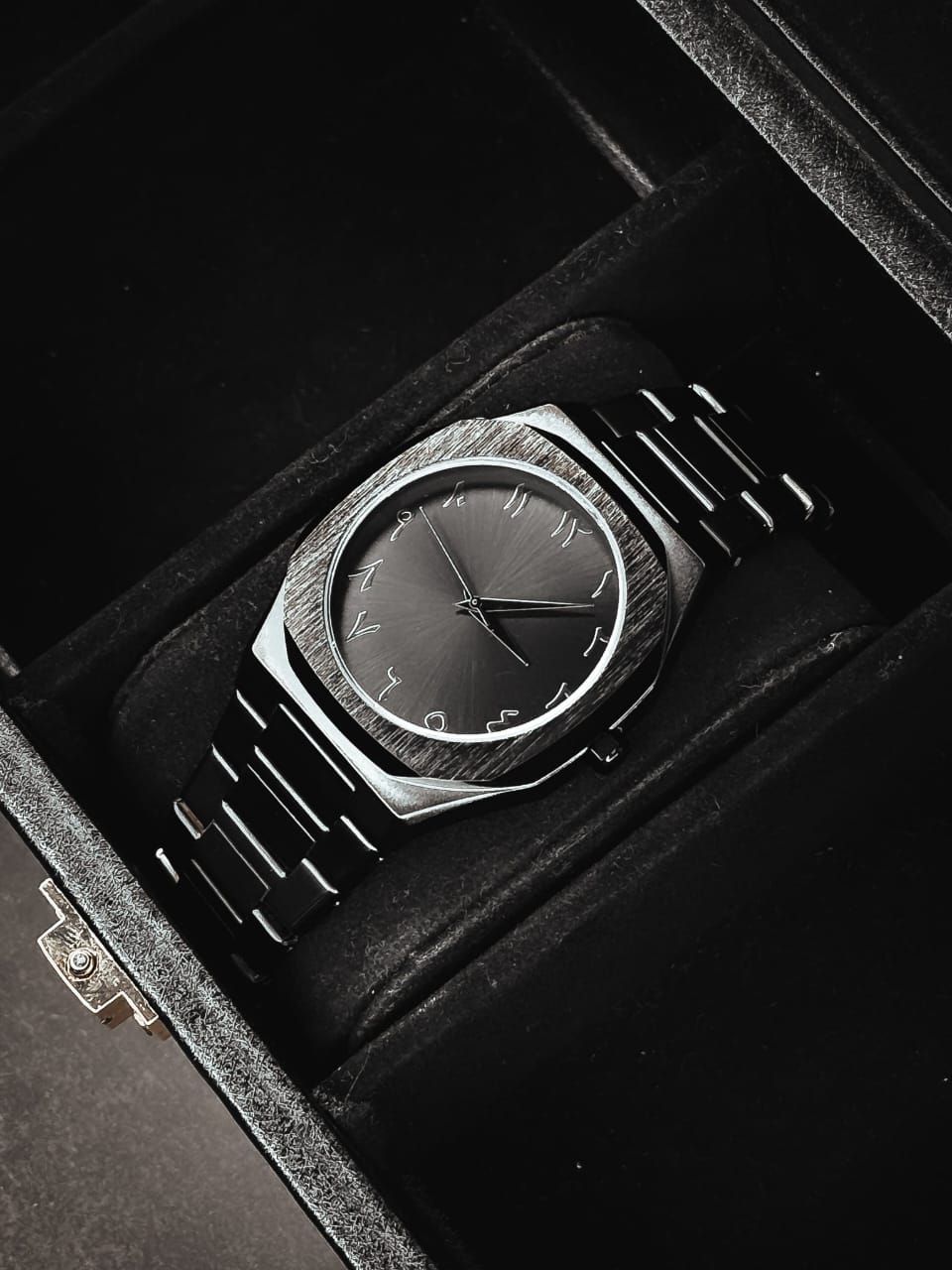 BLACK ARABIC AURA WATCH (STAINLESS STEEL) | HEAVY WEIGHT